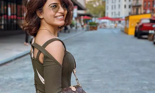 Pic Talk: Stylish Samantha At Natural History Museum!