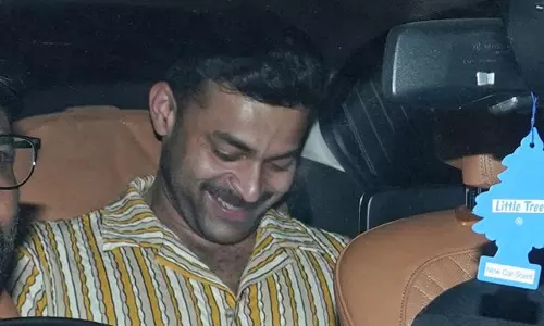 Celebrities Greet Allu Arjun For National Award Win!