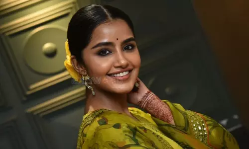 త‌మ్ముడికి లేడీ గెట‌ప్ వేసి చెల్లిలా ఫీలైన అనుప‌మ‌!