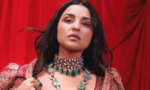 పరిణితీ చోప్రా వీకెండ్ ట్రీట్.. ఎర్ర మిర్చి ఘాటులా