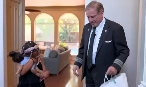 దేవుడున్నాడు సర్ ఉన్నాడు... బొమ్మను తిరిగిచ్చేందుకు వేల మైళ్లు!