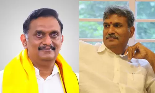 బ్రదర్స్ పాలిటిక్స్ తో జుత్తు పీక్కుంటున్న తమ్ముళ్ళు...!