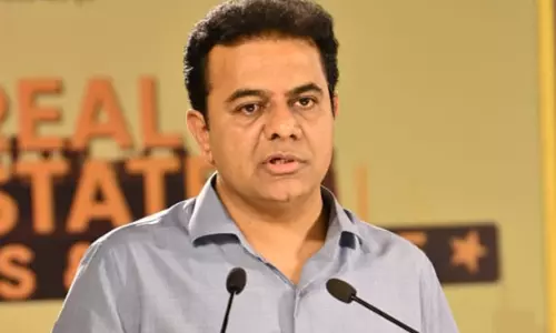 కొత్త సీన్: కేటీఆర్ కోసం పడిగాపులు కాస్తున్న గులాబీ నేతలు