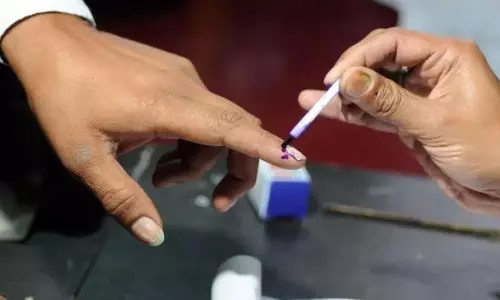 పార్టీల‌ ఎన్నిక‌ల రాఖీలు.. రాజ‌కీయ స‌రాగాలు!