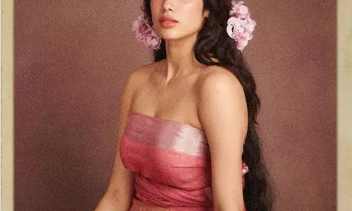 Janhvi Surprises With An Aesthetic Pose