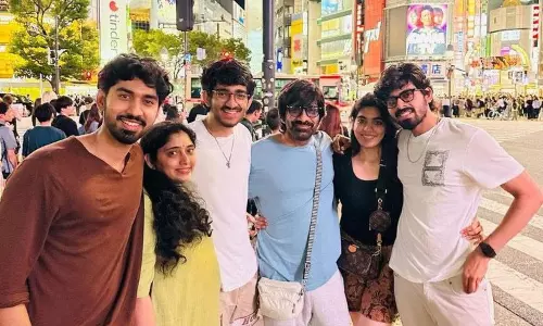 ఫ్యామిలీతో జ‌పాన్ లో  ర‌వితేజ..ఏంటి స‌ర్ ప్రైజ్!