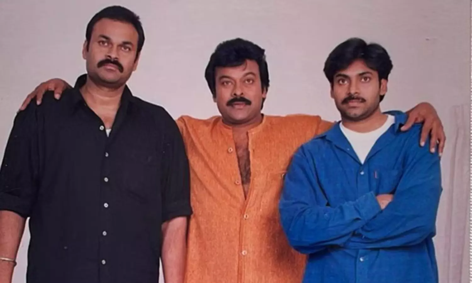 జనసేనానికి మెగా అండ దండా...? జనసేనానికి మెగా అండ దండా...?