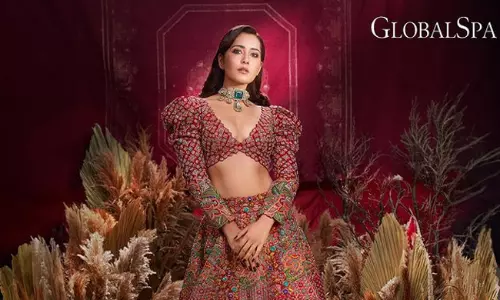 రాశి గ్లామర్ వైభవం.. ఇది మరో లెవల్ గురూ..