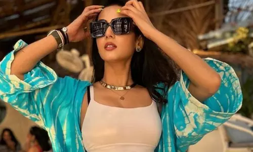 డెనిమ్ నిక్క‌రులో జిల్ల‌నిపించిన సోనాల్