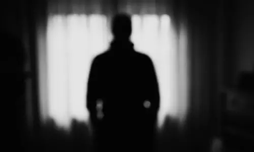 అత్యాచారం కేసులో టీ కాంగ్రెస్ నేతకు బెంగళూరు పోలీసులు నోటీసులు!