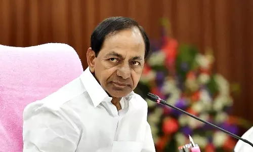 కేసీఆర్‌ కొంపముంచుతున్న ఇంటి మ‌నిషి?