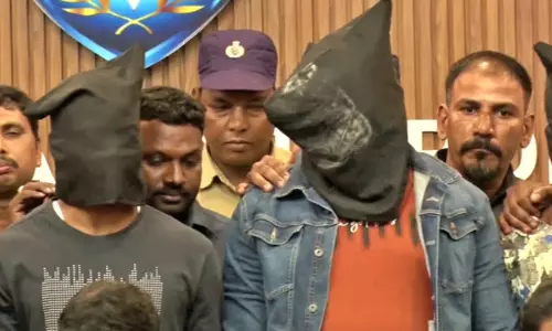 నైజీరియన్లు తలనొప్పిగా తయారయ్యారా ?