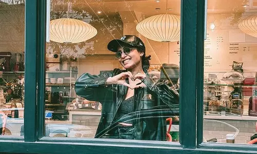 Sam Making Fashion Statements With Khushi Promotional Tour!