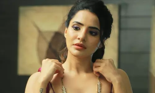 హీటెక్కించే గ్లామర్ తో అషు.. స్టన్నింగ్