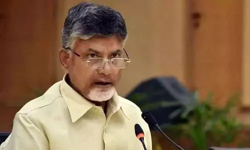 బాబుకు ఐటీ నోటీసులు... వైసీపీకి చెలగాటం..!