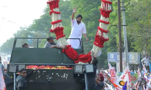 పవన్ ఫుల్ బిజీ... వారాహి యాత్ర అపుడేనటగా...?