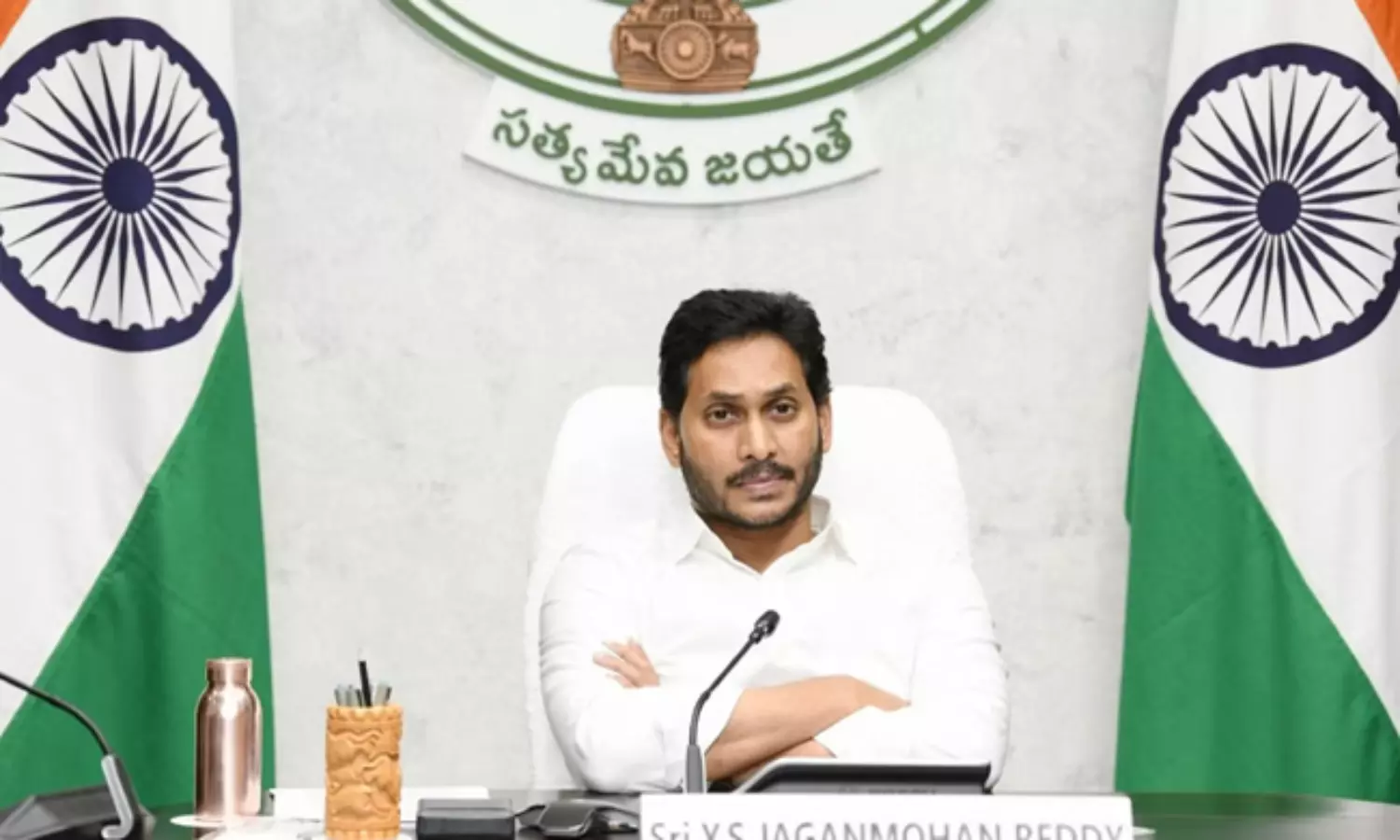 లండన్ లో జగన్ పై తప్పుడు ప్రకటనలు... ఇది ఎవరి పైత్యం?