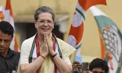 మోడీ ప్రత్యేక సమావేశాలకు ఎజెండా ఇచ్చిన సోనియా