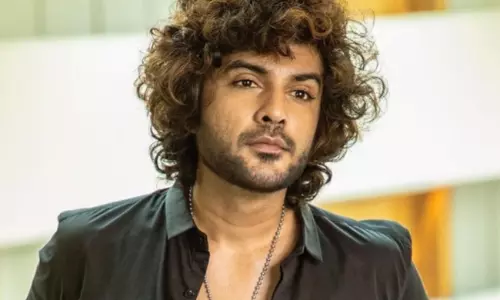 టిల్లు రాంగ్ స్టెప్ వేసేశాడే..! టిల్లు రాంగ్ స్టెప్ వేసేశాడే..!