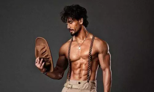 పిక్ టాక్ : టైగర్ భాయ్‌ బాడీ తో పిచ్చెక్కిస్తున్నాడు