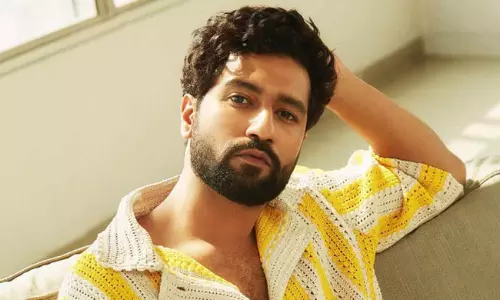 300 కోట్ల లాభాలిచ్చిన హీరో తొలి వేత‌నం రూ.1500