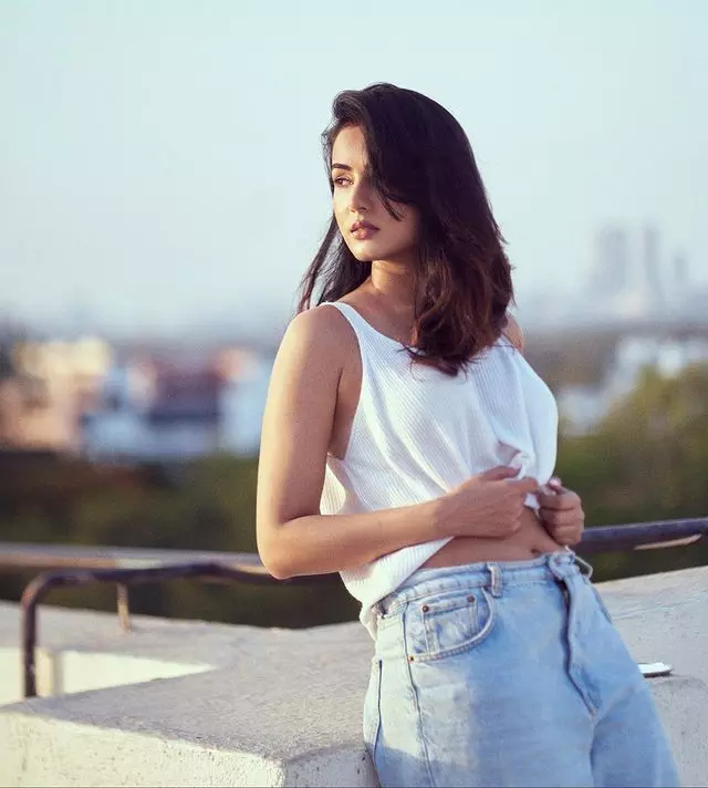 Sizzling Beauty Sonal Chauhan Sizzling Beauty Sonal Chauhan