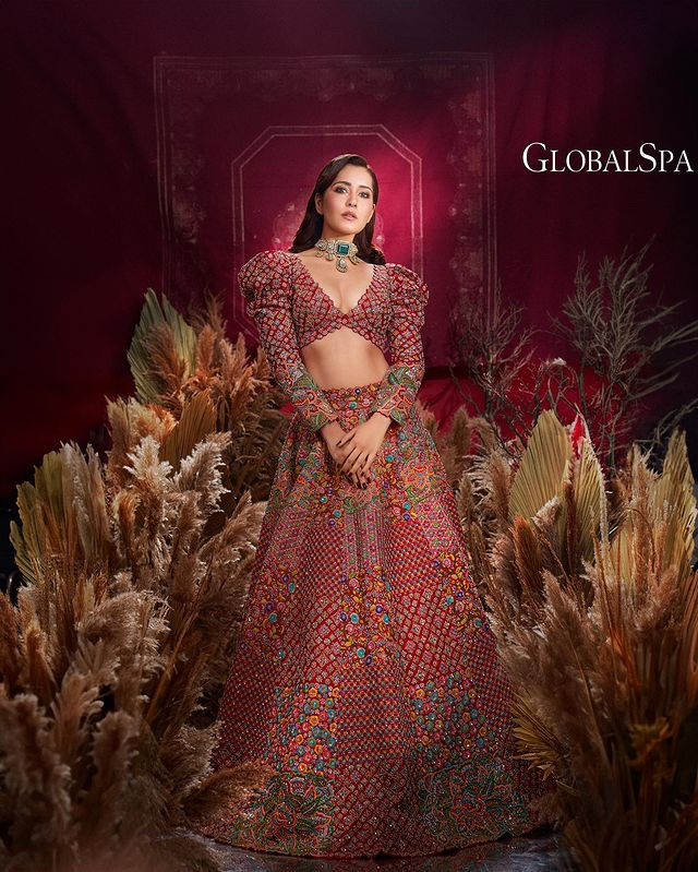 Raashi Khannas Sensational Ethnic Photoshoot