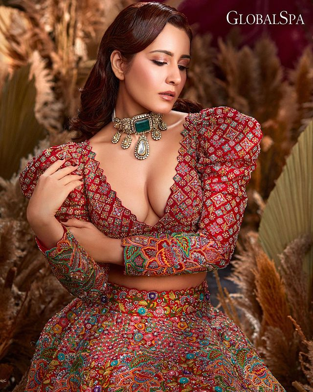 Raashi Khannas Sensational Ethnic Photoshoot Raashi Khannas Sensational Ethnic Photoshoot