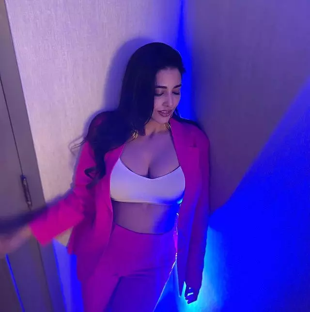 Daksha Nagarkar Sensuous Poses In Dazzling Clicks!