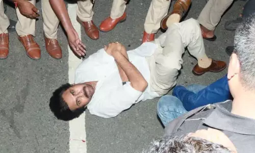 హైడ్రామా నడుమ విజయవాడలో పవన్... నేడు పీఏసీ!