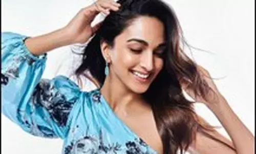 ఫ్లోరల్ డ్రెస్ లో సన్నజాజి తీగలా కియారా..!