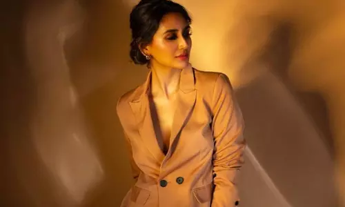 ల‌స్ట్ స్టోరీస్ నికిత బాస్ లేడీ వైబ్స్ వైర‌ల్