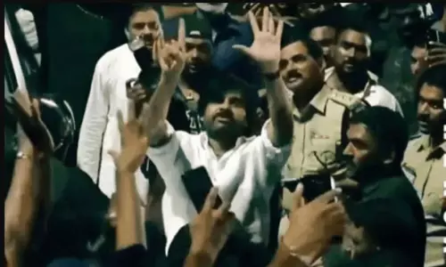 పవన్ ఆరు వేళ్లూ చూపించారు... అవకాశాన్ని వదులుకుంటున్నారు?