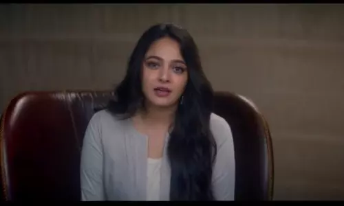 వీడియో : కనిపించిన అనుష్క గుడ్‌ న్యూస్ చెప్పింది