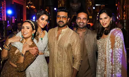 ఫ్రెండు పెళ్లిలో చెర్రీ-ఉపాస‌న జంట హంగామా