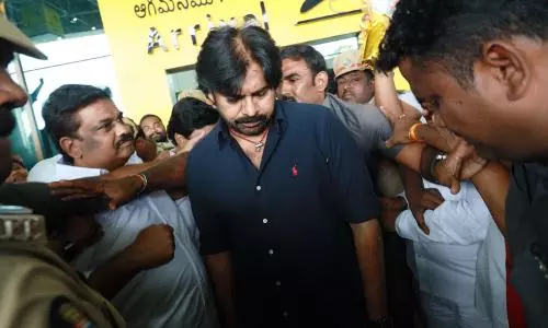 Pawan,Balakrishna Lands At Rajahmundry To Meet Chandrababu!