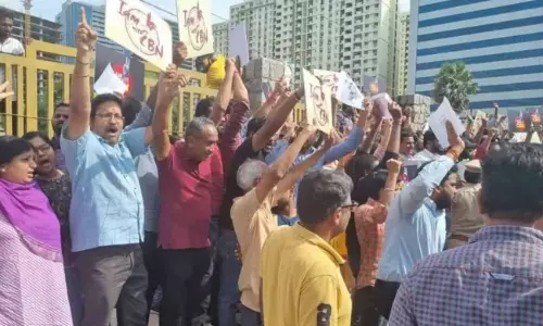 నిరసనకు యత్నించిన ఐటీ ఉద్యోగులు... ఈసారి సైబర్ టవర్స్ వద్ద ఉద్రిక్తత!