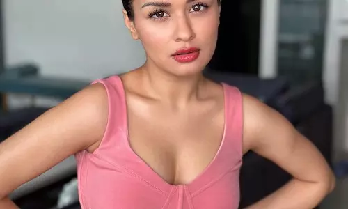 Astonishing Avneet Kaur In Trendy Look! Astonishing Avneet Kaur In Trendy Look!