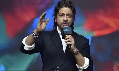 ట్రోల్స్ : సూపర్‌ స్టార్‌ చిన్న బుద్ది!