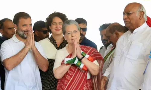 తెలంగాణను కర్ణాటక చేసెయ్యాలనుకుంటున్న కాంగ్రెస్