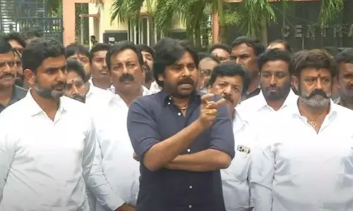 రింగ్ తో కింగ్ : పవన్  ఉంగరాల స్టొరీ ఇంటెరెస్టింగ్ !