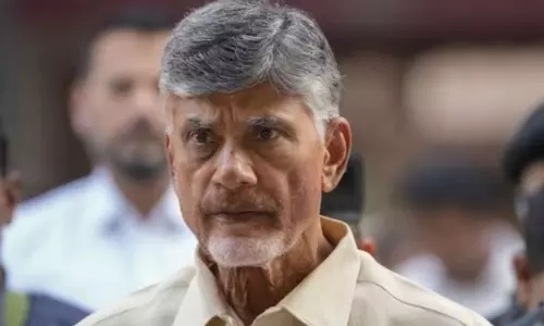 గోడమీద బల్లి, నేలమీద బొద్దింక... బాబుకు కొత్త ఇబ్బందులు!?