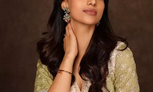 Gorgeous Clicks Of Meenakshii Chaudhary