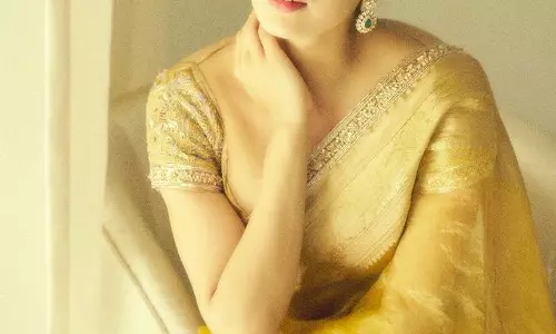 Janhvi Kapoor Blend of Tradition and Glamour