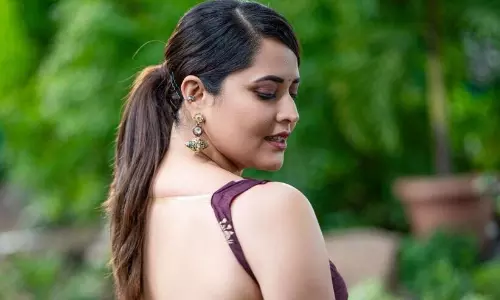 అనసూయ.. చీరలో కూడా హీటెక్కించే అందం