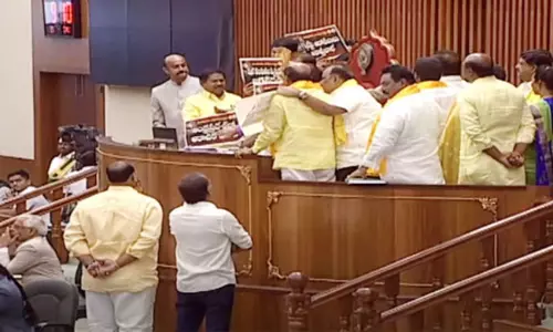 బాలకృష్ణ ఓవరేక్షన్.. చంద్రబాబు డైరెక్షన్... ఇది పూర్ సెలక్షన్! బాలకృష్ణ ఓవరేక్షన్.. చంద్రబాబు డైరెక్షన్... ఇది పూర్ సెలక్షన్!