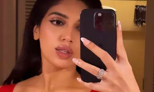 ఫోటో స్టోరి: బిగి స‌డ‌ల‌ని రెడ్ హాట్ అందాలు