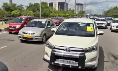 ఐటీ ఉద్యోగుల కార్ల ర్యాలీ...ఏపీ-టీ బోర్డర్ లో హై టెన్షన్!