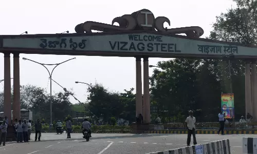వైజాగ్ స్టీల్‌ప్లాంట్ః తొడ‌గిల్లి బుజ్జ‌గిస్తున్న బీజేపీ... న‌మ్మాల్సిందేనా