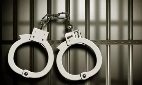 జడ్జిపై ట్రోల్స్... ప్రైవేట్  కాలేజీ లెక్చరర్  అరెస్ట్!